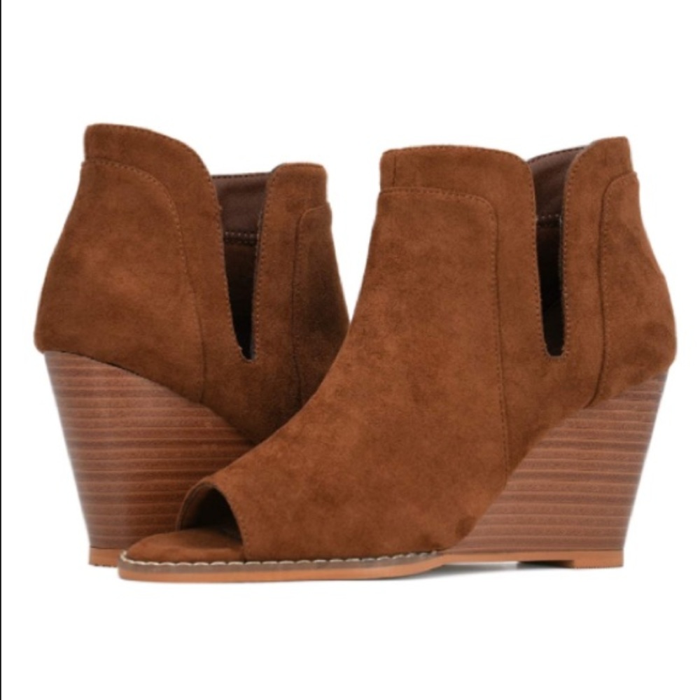 FREE W/ PURCHASE: BROWN SUEDE WEDGE BOOTIES